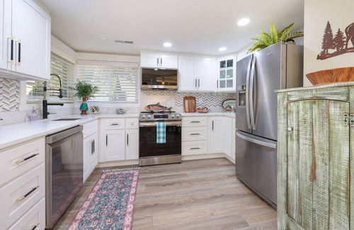 East Olympia House | Serene Lakeside Haven in Olympia - Rated 10/10 by Guests