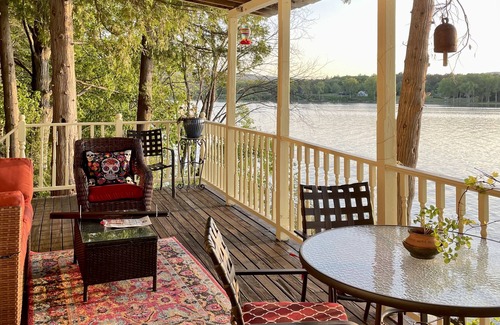 Bridport House | Romantic Lake Front Retreat with Pet-Friendly Amenities