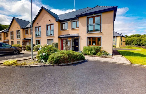 Killaloe House | Lakeside HH (FRI) (TR1+4)Type B No 7 by Interhome