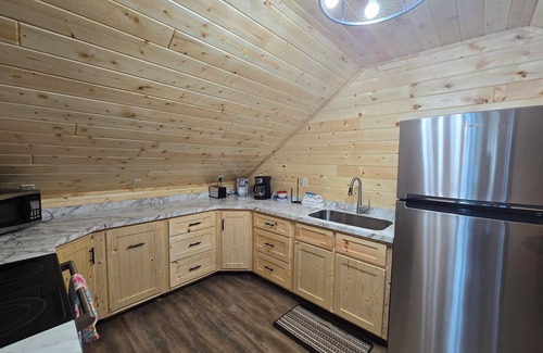 Nevis Cabin | Lakeside hideaway in the woods
