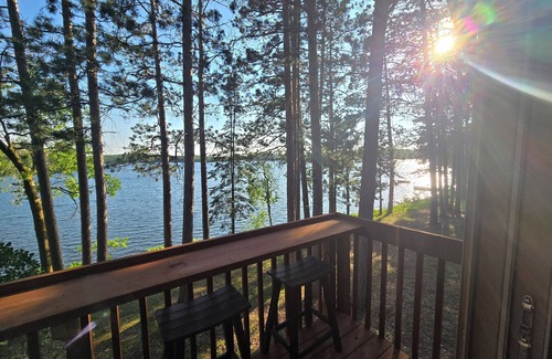 Nevis Cabin | Lakeside hideaway in the woods