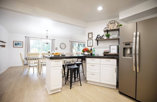 Burley House | Unforgettable Lakeside Retreat: Kayaks, Fire Pit & More!