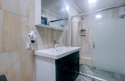 Tosya House | Modern Lakeside Hotel at Dipsiz Lake - Family-Friendly Stay