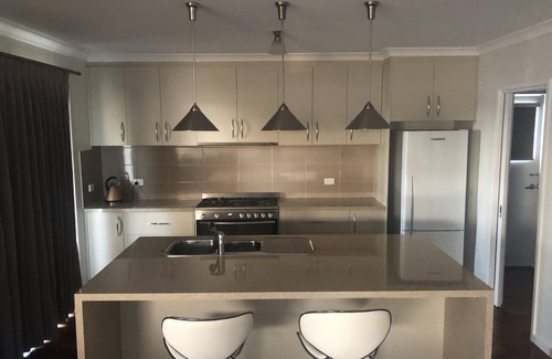 Nagambie House | Relaxing Lakeside House on Nagambie with Great Amenities