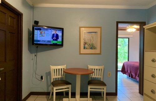 St. Cloud Hotel | Discover Lakeside Inn and Cafe: Family-Friendly Retreat