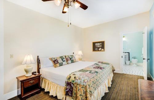 Mount Dora Hotel | Pet-Friendly Lakeside Inn with Private Beach & Pool Access