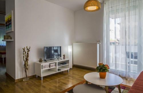 Zagreb Apartment | Pet-Friendly Lakeside Jarun Apartment: 4-Star Retreat