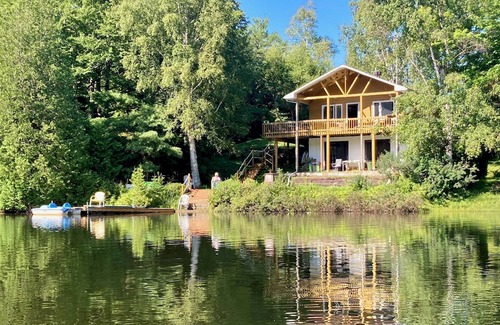 Wentworth-Nord Ski Chalet | Lakeside Laurentian retreat