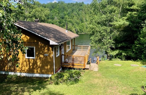 Wentworth-Nord Ski Chalet | Lakeside Laurentian retreat