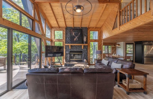 Innsbrook Ski Chalet | Experience Lakeside Linden Retreat: Guest Rated 9.8/10!