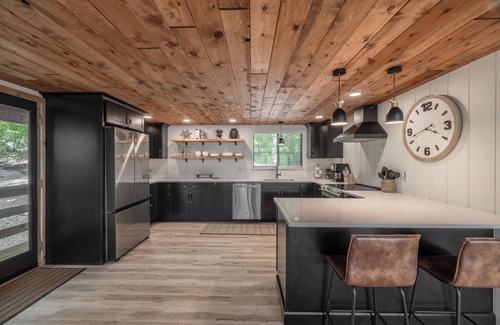 Innsbrook Ski Chalet | Experience Lakeside Linden Retreat: Guest Rated 9.8/10!