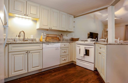 Fontana Condo | Lakeside Living In Abbey Springs Private Community