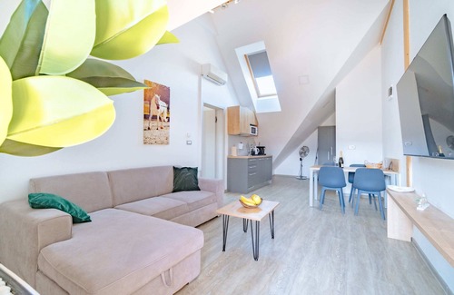 Bled Apartment | Modern Apartment 400m from Lake Bled with Pool & Spa
