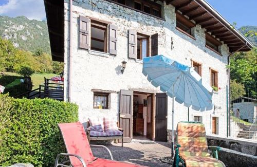 Idro Apartment | Pet-Friendly Retreat at Belvilla by OYO Fienile Regoli