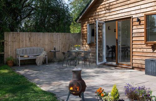 Eastleigh House | Exceptional Lakeside Lodge with Child-Friendly Amenities