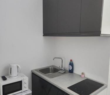 Thamesmead House | lakeside lodge