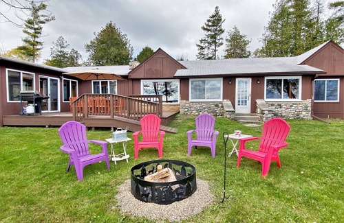 St Ignace House | Tranquil Lakeside Lodge on Beautiful Lake Huron