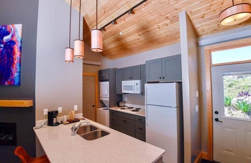 Pinedale Hotel | Discover Lakeside Lodge Resort & Marina: Top-Rated Getaway
