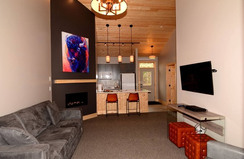 Pinedale Hotel | Discover Lakeside Lodge Resort & Marina: Top-Rated Getaway