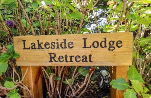Tattershall House | Pet-Friendly Lakeside Lodge Retreat - Guest Rated 9.8/10