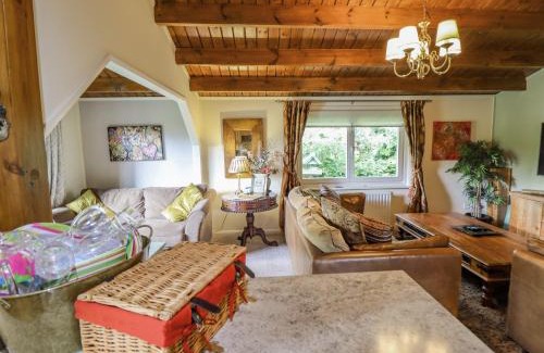 Tattershall House | Pet-Friendly Lakeside Lodge Retreat - Guest Rated 9.8/10