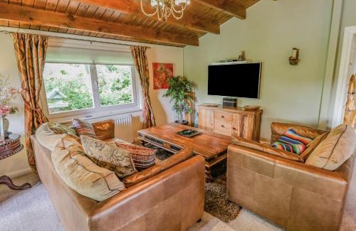Tattershall House | Pet-Friendly Lakeside Lodge Retreat - Guest Rated 9.8/10