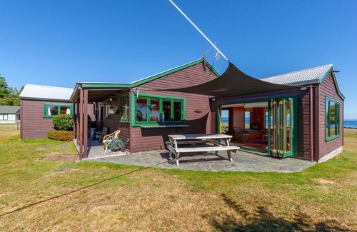 Tauranga Taupo House | Relax at Lakeside Lodge - Ideal Holiday Home in Tauranga Taupo