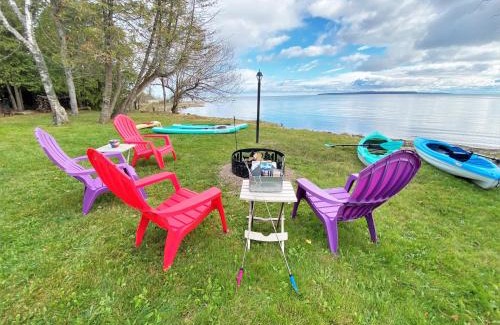 St Ignace House | Tranquil Lakeside Lodge with Oceanfront Views for Families
