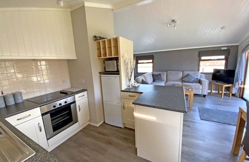 Bethersden House | Serene Lakeside Lodge with Scenic Views and Spa Amenities