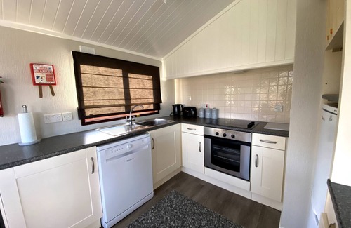 Bethersden House | Serene Lakeside Lodge with Scenic Views and Spa Amenities
