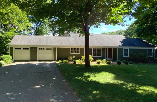 Trumbull House | Idyllic Lakeside Retreat: 4 Bedroom Home with Ocean Views