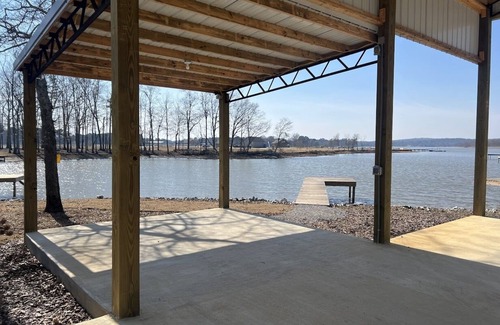 Lincoln House | Relaxing Lakeside Escape: RV Site with Private Pier & Patio