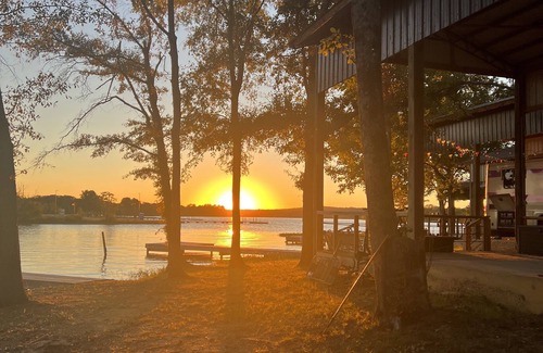 Lincoln House | Relaxing Lakeside Escape: RV Site with Private Pier & Patio