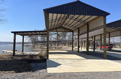 Lincoln House | Relaxing Lakeside Escape: RV Site with Private Pier & Patio