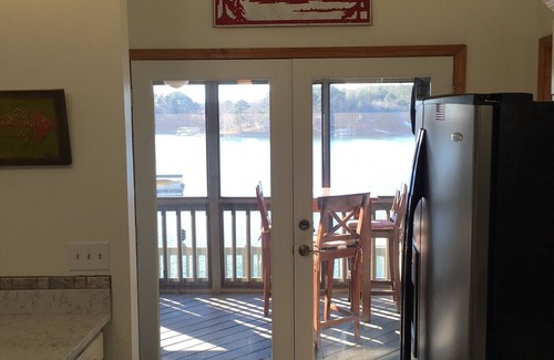Crane Hill House | Tranquil Lakeside Retreat: Pet-Friendly with Ocean View