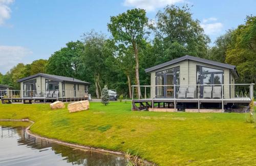 Sturton By Stow Resort | Child-Friendly Lakeside Lodges with Perfect 10 Ratings