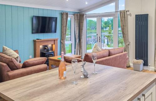 Sturton By Stow Resort | Child-Friendly Lakeside Lodges with Perfect 10 Ratings