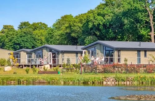 Sturton By Stow Resort | Child-Friendly Lakeside Lodges with Perfect 10 Ratings