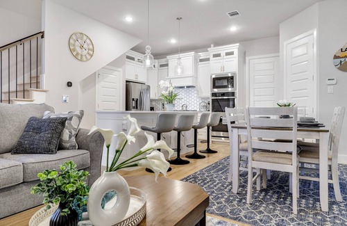Rowlett Villa | Tranquil Lakeside Retreat with Pet-Friendly Amenities