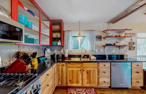Pinetop-Lakeside House | Pet-Friendly Retreat at Lakeside with 10/10 Guest Rating