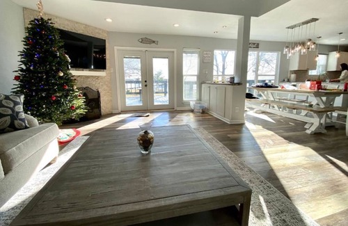Onalaska House | Lakeside Memories - Family Friendly, Great Backyard, Fishing, Fire, and Kayaking