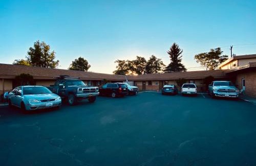 Moses Lake Hotel | Budget-Friendly Lakeside Motel with Family Amenities