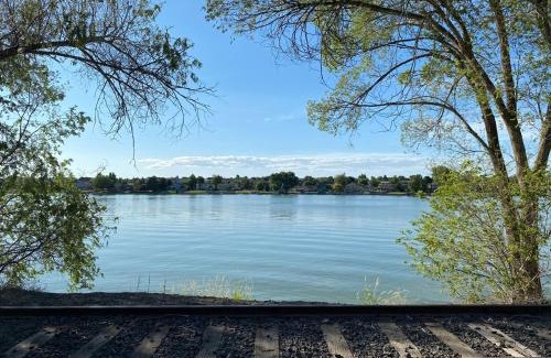 Moses Lake Hotel | Budget-Friendly Lakeside Motel with Family Amenities