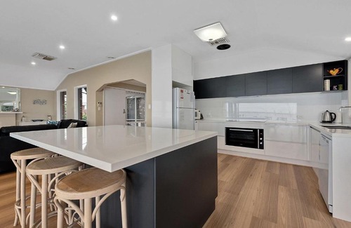 Mulwala House | Family-Friendly Retreat at Lakeside Mulwala - 10/10 Rating