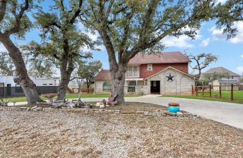 Canyon Lake House | Exceptional Lakeside Overlook: 4-Star Family-Friendly Retreat