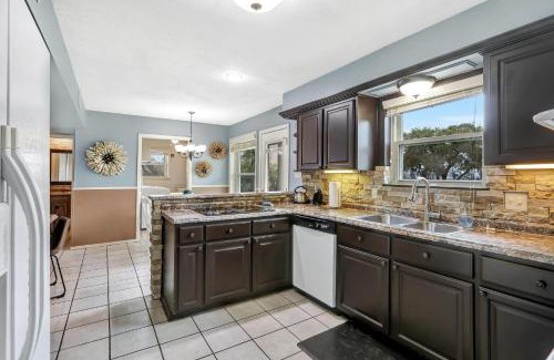 Canyon Lake House | Exceptional Lakeside Overlook: 4-Star Family-Friendly Retreat