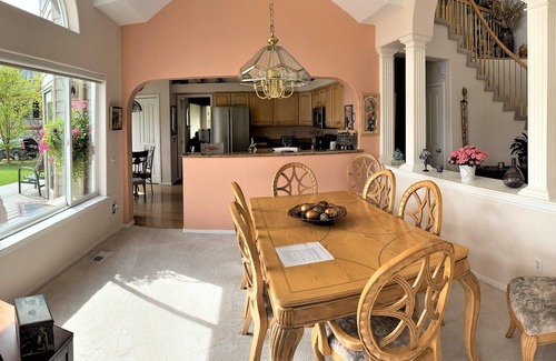 Bayshore - Klatt House | Beautiful Lakeside 4 Bedroom Home with Boat Access in Anchorage