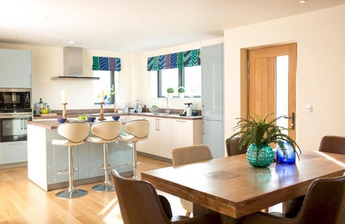 Holworth House | Relaxing Lakeside Retreat with Spa Access on Nature Reserve