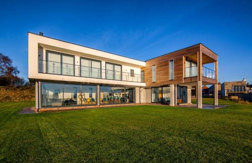 Holworth House | Relaxing Lakeside Retreat with Spa Access on Nature Reserve