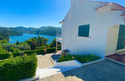 Ferreira do Zezere House | Relax at Lakeside Rest: Family-Friendly & Guest Rated 9.5